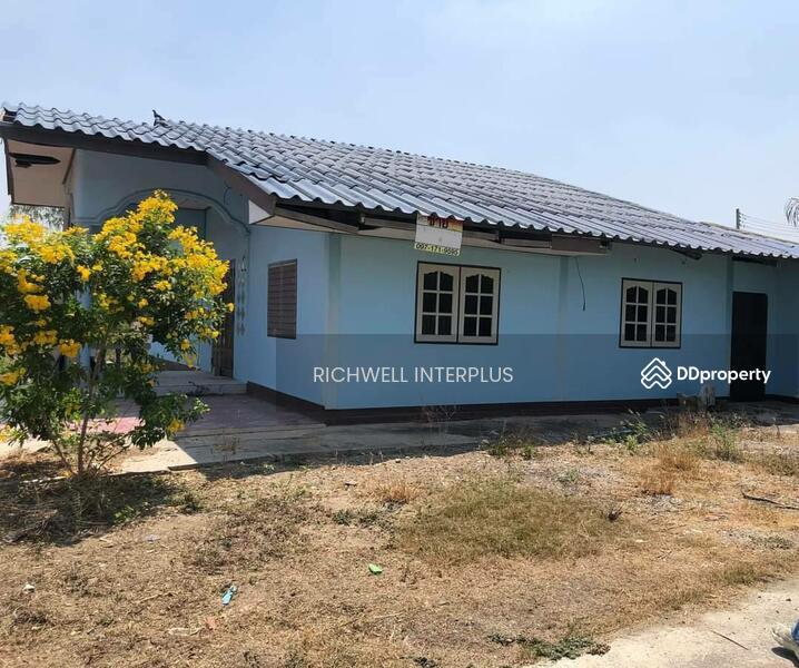 For Sale - House for sale with long plot of land, area 300 sq m, on a concrete road, near Bang Bo Market 3 km., Chachoengsao