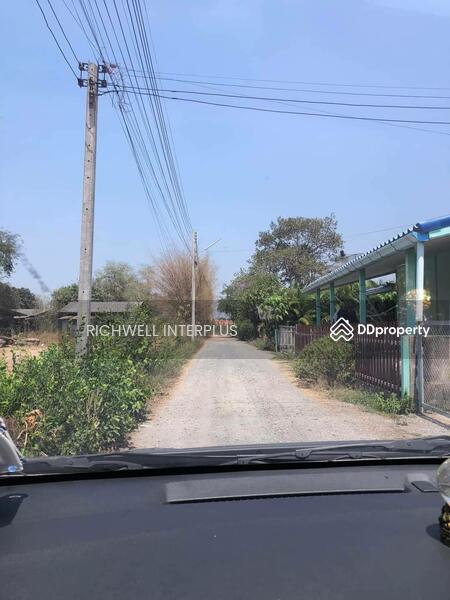 For Sale - House for sale with long plot of land, area 300 sq m, on a concrete road, near Bang Bo Market 3 km., Chachoengsao