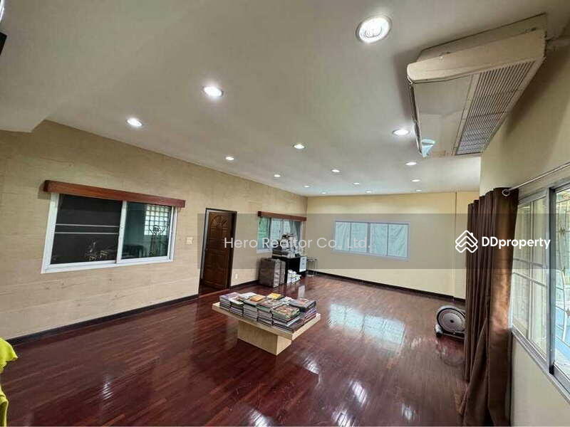 For Rent - Bangkok Single House Phatthanakan BRE23719, Bangkok