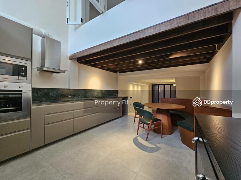 For Rent - Newly renovated 3.5-Storey townhome, Bangkok