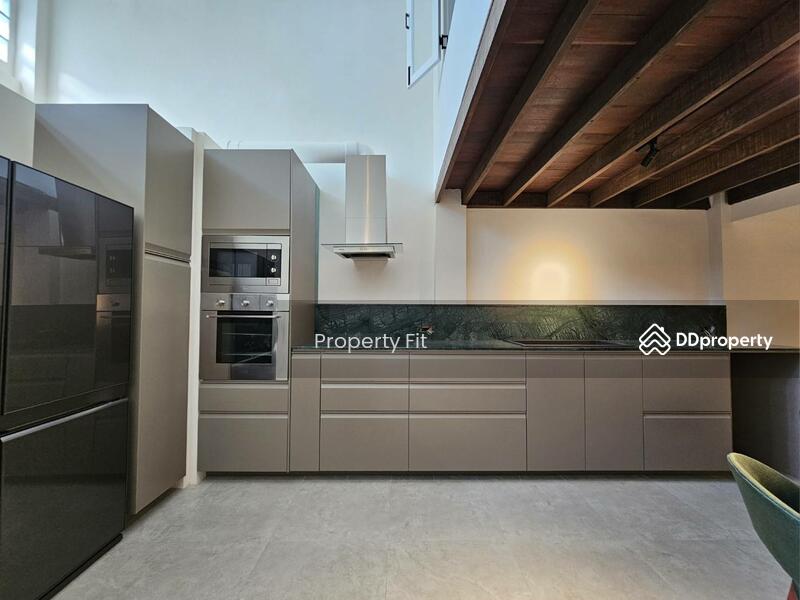 For Rent - Newly renovated 3.5-Storey townhome, Bangkok