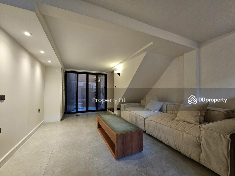 For Rent - Newly renovated 3.5-Storey townhome, Bangkok