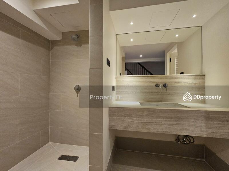 For Rent - Newly renovated 3.5-Storey townhome, Bangkok
