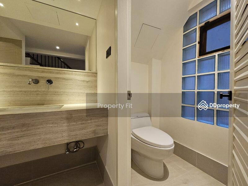 For Rent - Newly renovated 3.5-Storey townhome, Bangkok