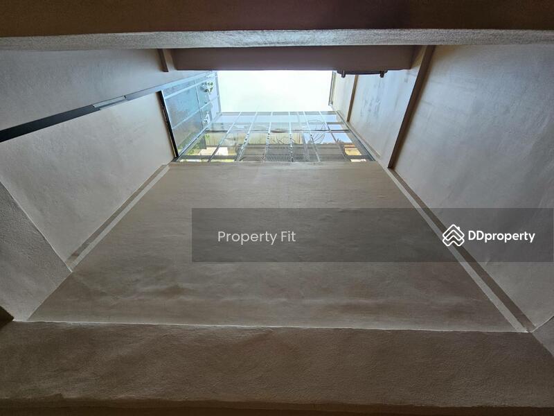 For Rent - Newly renovated 3.5-Storey townhome, Bangkok