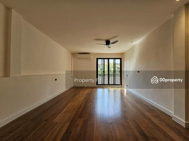 For Rent - Newly renovated 3.5-Storey townhome, Bangkok