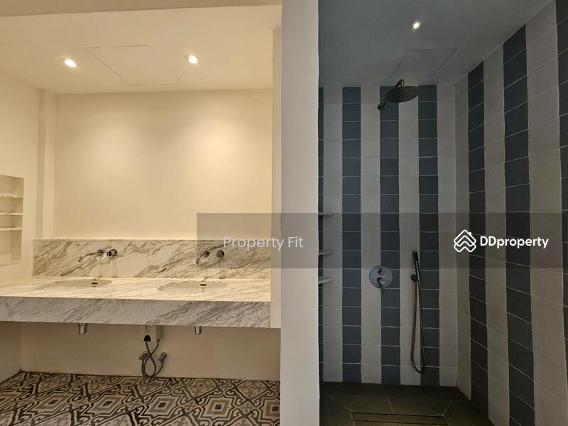 For Rent - Newly renovated 3.5-Storey townhome, Bangkok