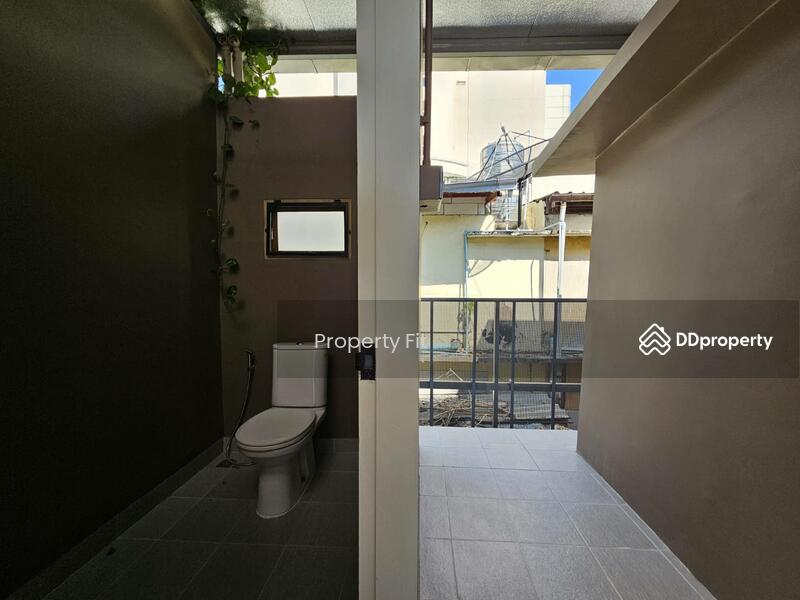 For Rent - Newly renovated 3.5-Storey townhome, Bangkok