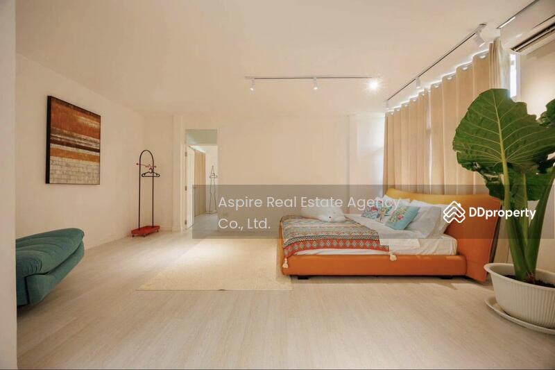 ให้เช่า - บ้านเดี่ยว 2 ชั้น สุดหรู Poolvilla ทำเลเมือง สุขุมวิท, กรุงเทพ