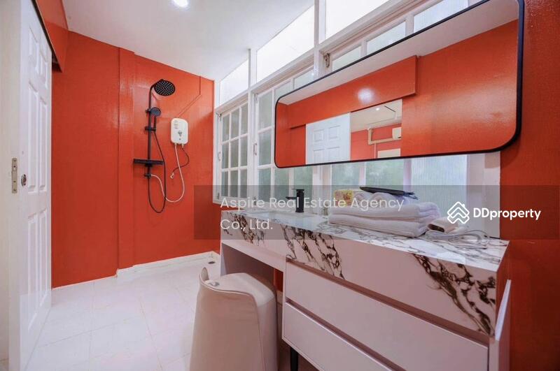 ให้เช่า - บ้านเดี่ยว 2 ชั้น สุดหรู Poolvilla ทำเลเมือง สุขุมวิท, กรุงเทพ