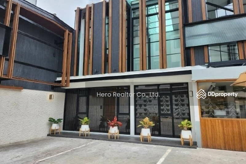 For Rent - Bangkok Retail Sukhumvit BTS Asok MRT Sukhumvit BRE23714, Bangkok