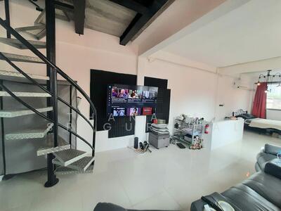 ขาย - 3-BR Townhouse near BTS Saphan Taksin, กรุงเทพ
