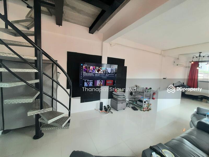 ขาย - 3-BR Townhouse near BTS Saphan Taksin, กรุงเทพ