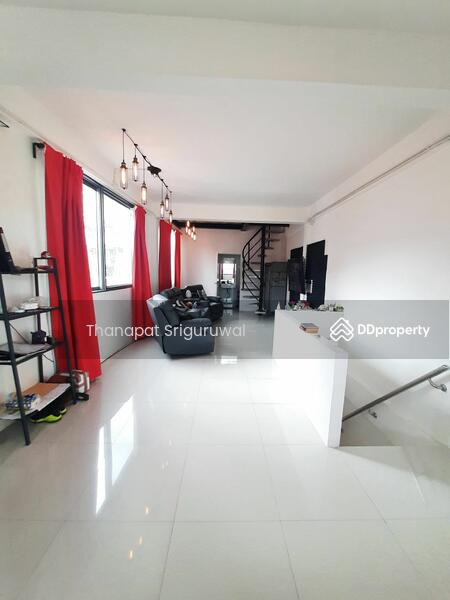 ขาย - 3-BR Townhouse near BTS Saphan Taksin, กรุงเทพ
