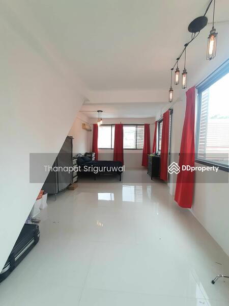 ขาย - 3-BR Townhouse near BTS Saphan Taksin, กรุงเทพ