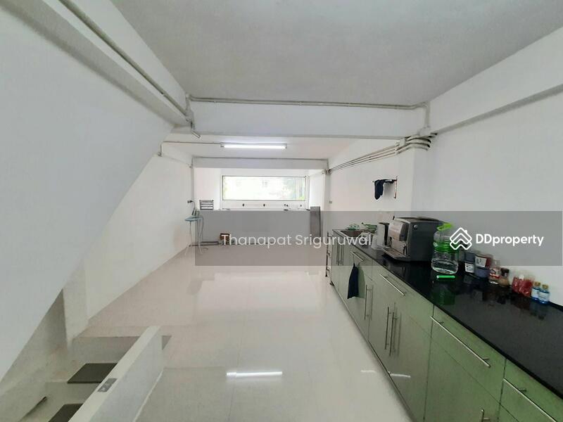 ขาย - 3-BR Townhouse near BTS Saphan Taksin, กรุงเทพ