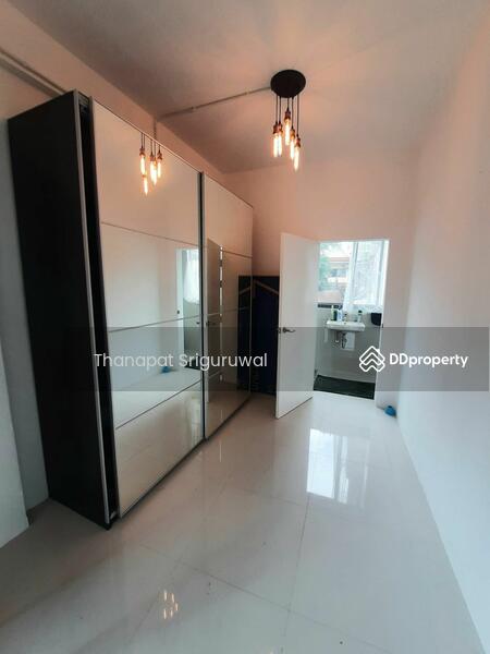 ขาย - 3-BR Townhouse near BTS Saphan Taksin, กรุงเทพ