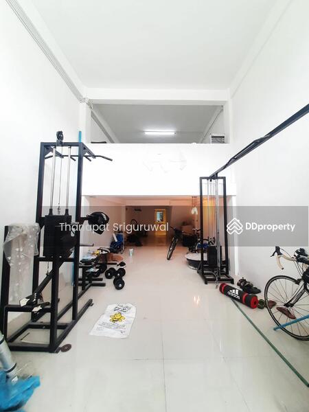 ขาย - 3-BR Townhouse near BTS Saphan Taksin, กรุงเทพ