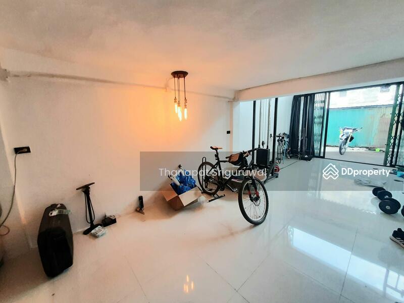 ขาย - 3-BR Townhouse near BTS Saphan Taksin, กรุงเทพ