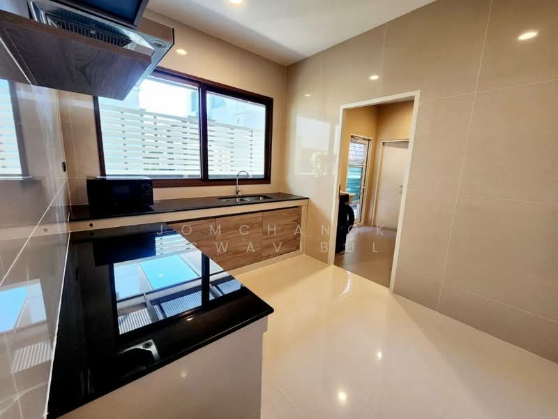 Burasiri Krungthep Kreetha, Bangkok, 95 Soi Pracha Ruam Chai, Hua Mak, Bang Kapi, Bangkok, 4 Bedrooms, 330 sqm, Single Detached House For Sale, by Jomchanok Aswavibul, 11783952 - DDproperty.com