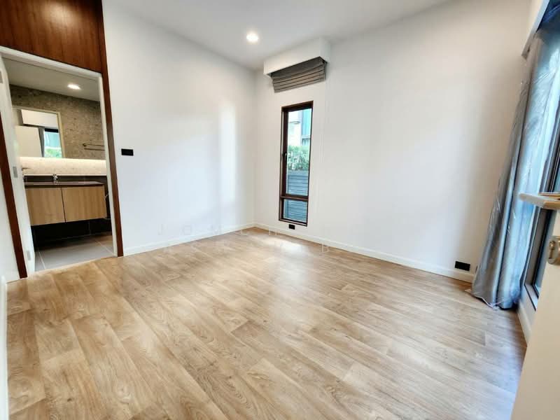 Burasiri Krungthep Kreetha, Bangkok, 95 Soi Pracha Ruam Chai, Hua Mak, Bang Kapi, Bangkok, 4 Bedrooms, 330 sqm, Single Detached House For Sale, by Jomchanok Aswavibul, 11783952 - DDproperty.com