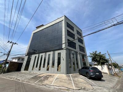 ขาย - ขายอาคารสำนักงาน 6 ชั้น ซอยรามอินทรา 32 ใกล้รถไฟฟ้าสายสีชมพู สถานีมัยลาภ ที่ดิน 1 ไร่ 24 ตารางวา, กรุงเทพ