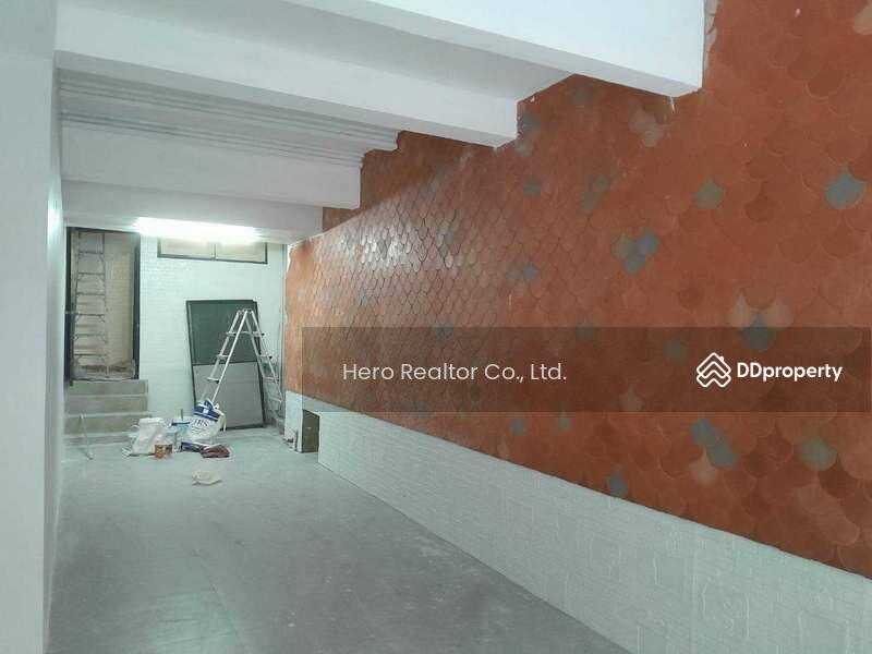 For Rent - Bangkok Retail Sukhumvit BTS Phrom Phong BRE23777, Bangkok