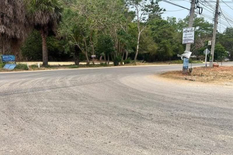 ขาย - ที่ดินพร้อมบ้าน เนื้อที่ 106-3-80 ไร่ (ใกล้วัดเขาตะเครา,ใกล้ครัวครูจันทร์) อำเภอบ้านแหลม เพชรบุรี, เพชรบุรี