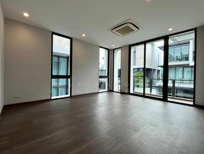 Baan Klang Muang Classe Ekkamai-Ramintra, Bangkok, Sukhonthasawat Road, Lat Phrao, Bangkok, 5 Bedrooms, 346 sqm, Single Detached House For Sale, by Nattharom Vipavarawat, 11789311 - DDproperty.com
