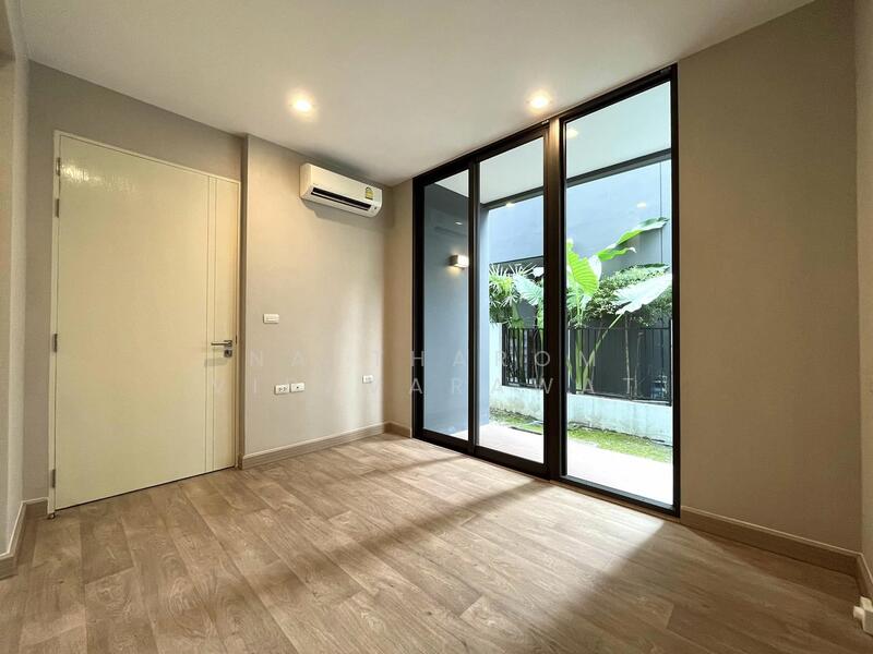 Baan Klang Muang Classe Ekkamai-Ramintra, Bangkok, Sukhonthasawat Road, Lat Phrao, Bangkok, 5 Bedrooms, 346 sqm, Single Detached House For Sale, by Nattharom Vipavarawat, 11789311 - DDproperty.com