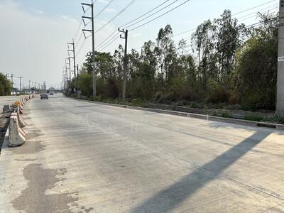 ขาย - ที่ดินเปล่า 20 ไร่ ติดถนนบ้านบึง พานทอง, ชลบุรี