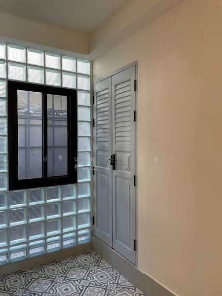 Home office near BTS Ploenchit, Bangkok, Khlong Tan Nua, Watthana, Bangkok, , 220 sqm, Shophouse For Rent, by ปรินทร์ญาดา ชิณโชติ, 11789725 - DDproperty.com