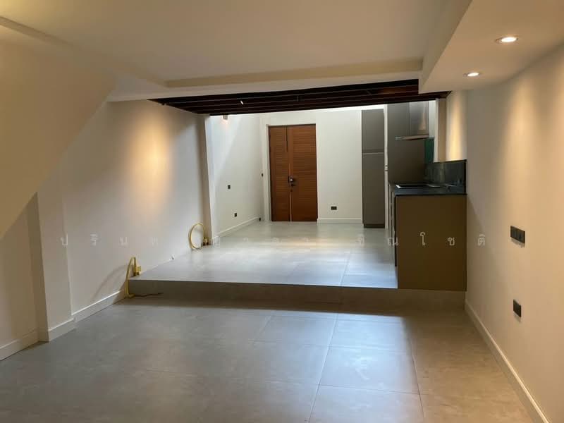 Home office near BTS Ploenchit, Bangkok, Khlong Tan Nua, Watthana, Bangkok, , 220 sqm, Shophouse For Rent, by ปรินทร์ญาดา ชิณโชติ, 11789725 - DDproperty.com