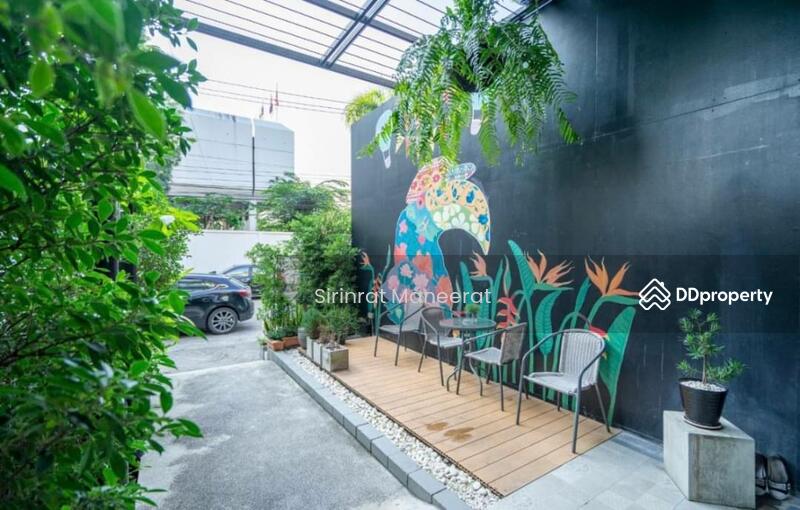 ขาย - ขาย Hostel เป็นอาคารพานิชย์5ชั้น หน้ากว้าง 4 เมตร ปลอดภัยด้วยระบบคีย์การ์ดในการเข้าออกอาคาร, เชียงใหม่