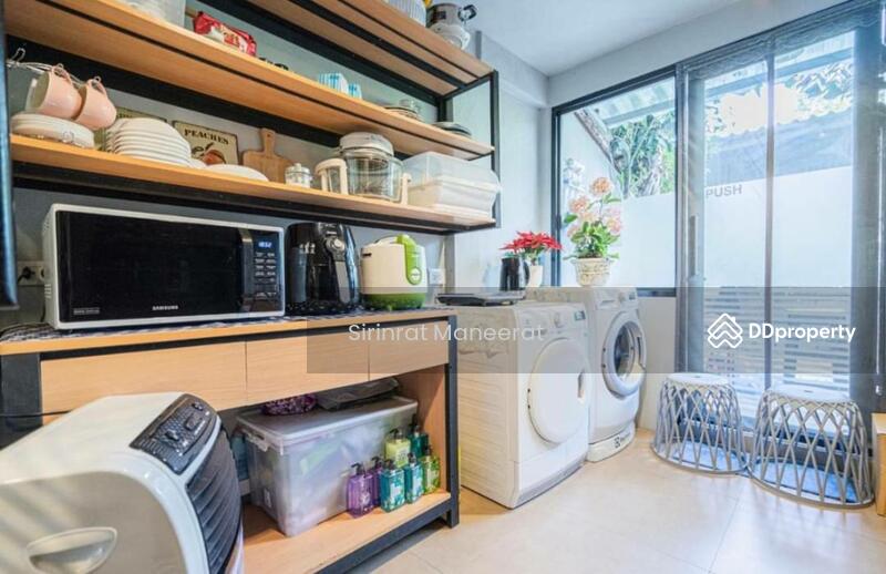 ขาย - ขาย Hostel เป็นอาคารพานิชย์5ชั้น หน้ากว้าง 4 เมตร ปลอดภัยด้วยระบบคีย์การ์ดในการเข้าออกอาคาร, เชียงใหม่