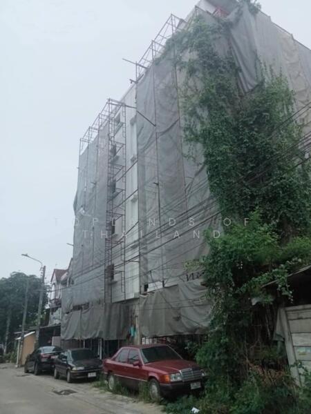 ขาย - ขาย อาคารอพาร์ทเม้นท์ 6 ชั้น ถนนรัชดาภิเษก เนื้อที่ 183 ตารางวา ปัจจุบันอาคารก่อสร้างได้ ประมาณ 70%, กรุงเทพ