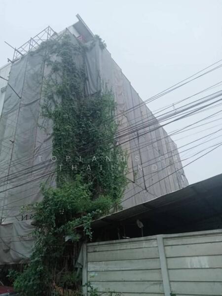 For Sale - ขาย อาคารอพาร์ทเม้นท์ 6 ชั้น ถนนรัชดาภิเษก เนื้อที่ 183 ตารางวา ปัจจุบันอาคารก่อสร้างได้ ประมาณ 70%, Bangkok