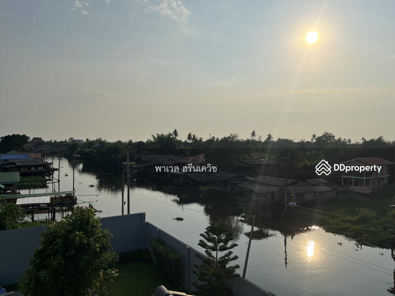 วิวพระอาทิตย์ตกที่งดงามตระการตา
