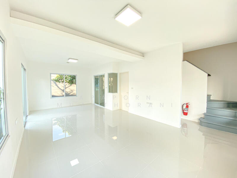 For Sale - Inizio 3 ปิ่นเกล้า-วงแหวน บ้านมุม รั้วสูง เป็นส่วนตัว สภาพดีเยี่ยม ราคาพิเศษมาก, Nonthaburi