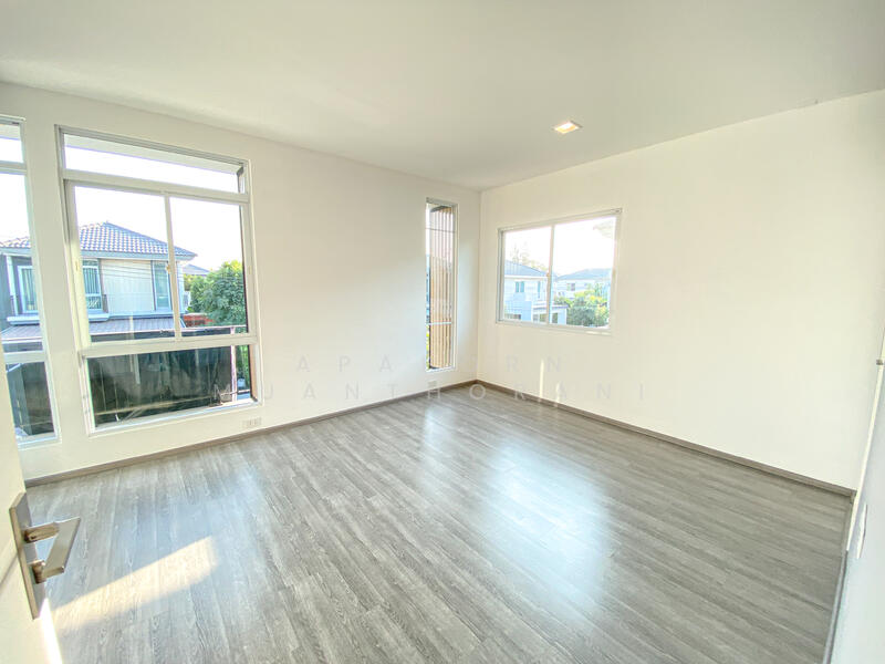 For Sale - Inizio 3 ปิ่นเกล้า-วงแหวน บ้านมุม รั้วสูง เป็นส่วนตัว สภาพดีเยี่ยม ราคาพิเศษมาก, Nonthaburi