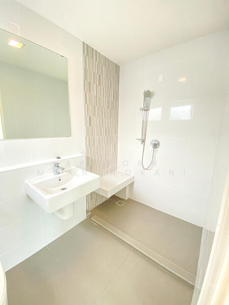 For Sale - Inizio 3 ปิ่นเกล้า-วงแหวน บ้านมุม รั้วสูง เป็นส่วนตัว สภาพดีเยี่ยม ราคาพิเศษมาก, Nonthaburi