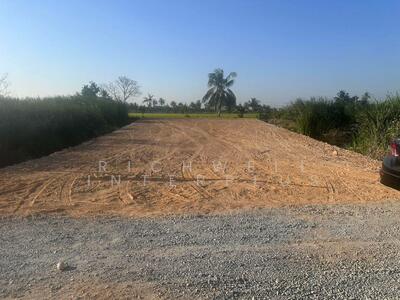 ขาย - ขายที่ดินคลองอุดมชลจร ถมแล้วเนื้อที่ 207 ตรว. ใกล้ตลาดสดปองพล10กม. เมืองฉะเชิงเทรา, ฉะเชิงเทรา