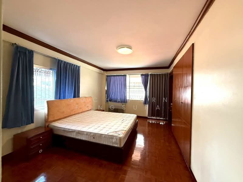 Apartment at Sukhumvit 26, Bangkok, Khlong Tan Nua, Watthana, Bangkok, 3 Bedrooms, 250 sqm, Apartment For Rent, by Gochaporn Fongsupa, 11793751 - DDproperty.com