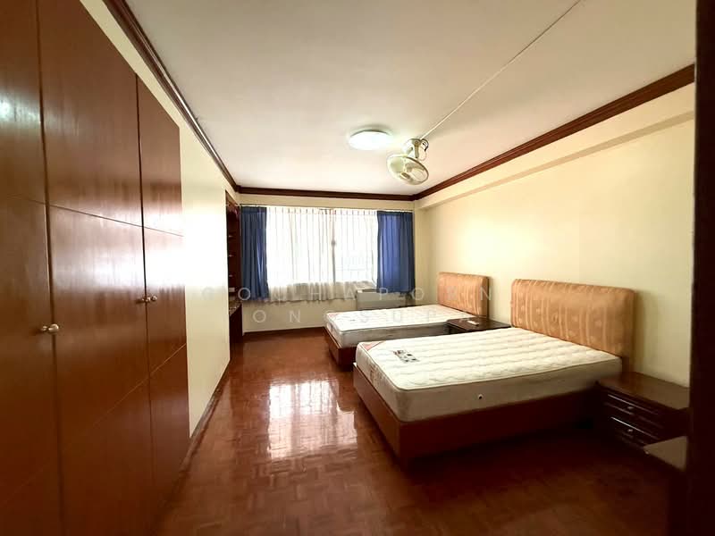 Apartment at Sukhumvit 26, Bangkok, Khlong Tan Nua, Watthana, Bangkok, 3 Bedrooms, 250 sqm, Apartment For Rent, by Gochaporn Fongsupa, 11793751 - DDproperty.com
