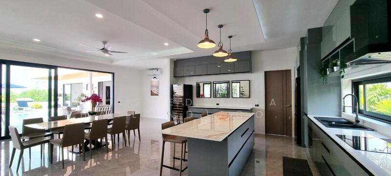 3 Bedrooms Luxury Pool Villa in Chaiyapruek - Pattaya for Sale, Chon Buri (Pattaya), Nong Pru, Bang Lamung (Pattaya), Chon Buri (Pattaya), 3 Bedrooms, 380 sqm, Villa For Sale, by PLC Real Estate, 11796916 - DDproperty.com