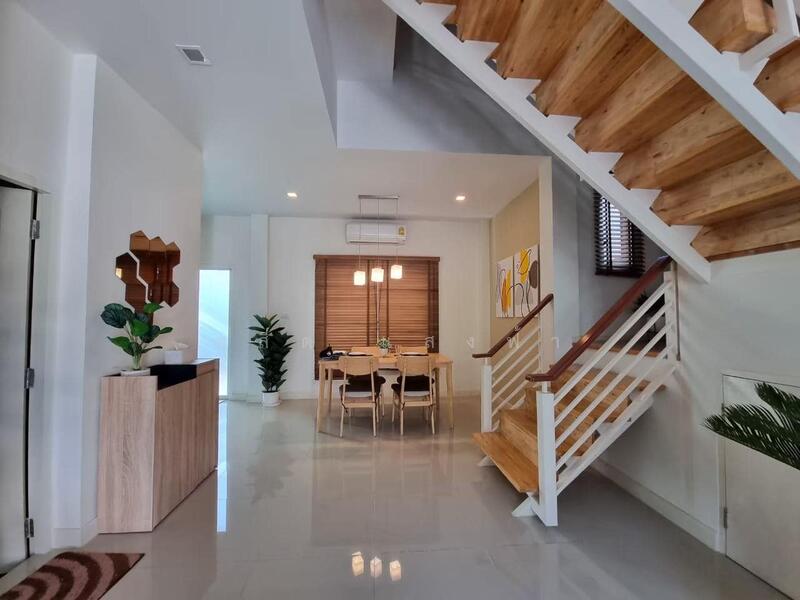 ให้เช่า - ให้เช่าบ้านแฝด ม.ทริโอทาวน์ นาพร้าว ศรีราชา พร้อมอยู่, ชลบุรี