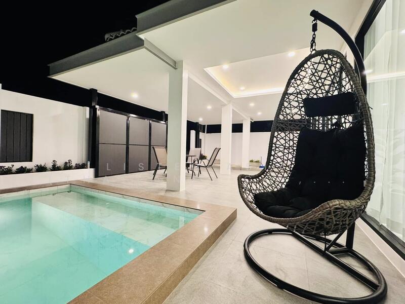 For Sale - 4 Beds 5 Baths Pool Villa for Sale in Pattaya, Jomtien, Chon Buri