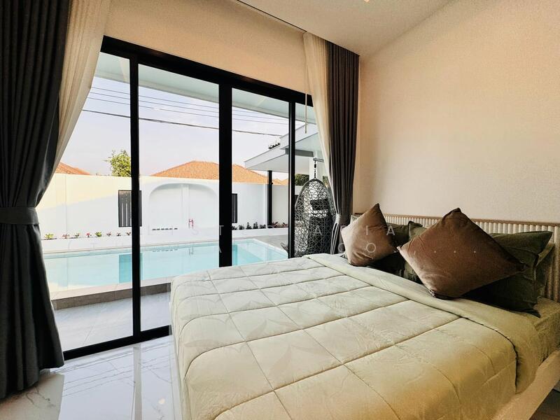 For Sale - 4 Beds 5 Baths Pool Villa for Sale in Pattaya, Jomtien, Chon Buri