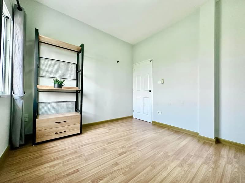 ทำเลซอยคุ้มเกล้า 39 ให้เช่าบ้านเดี่ยว 2 ชั้น รีโนเวทใหม่ แต่งครบ พร้อมอยู่จดทะเบียนบริษัทได้, Bangkok, คุ้มเกล้า, Lam Pla Tiew, Lat Krabang, Bangkok, 3 Bedrooms, 200 sqm, Single Detached House For Rent, by บุษบา รัตนวงษ์ชัย, 11799161 - DDproperty.com