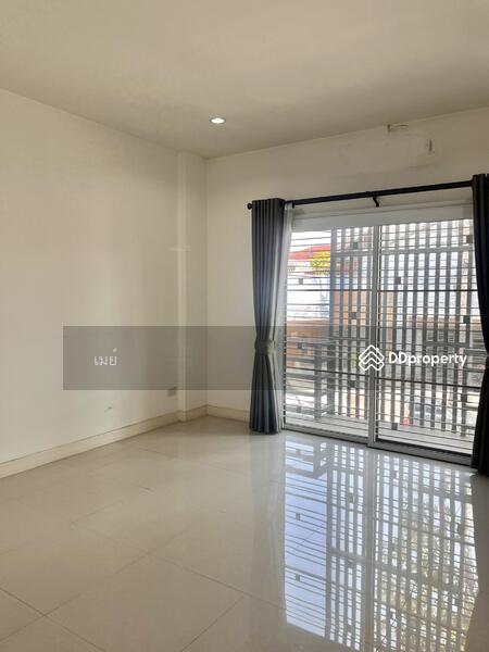 For Rent - 3-storey commercial building, Chiang Mai